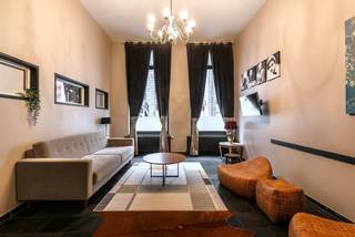 Exceptional property of approximately 226 m² located in a quiet pedestrian street in the heart of Antwerp, within walking distance of Het...