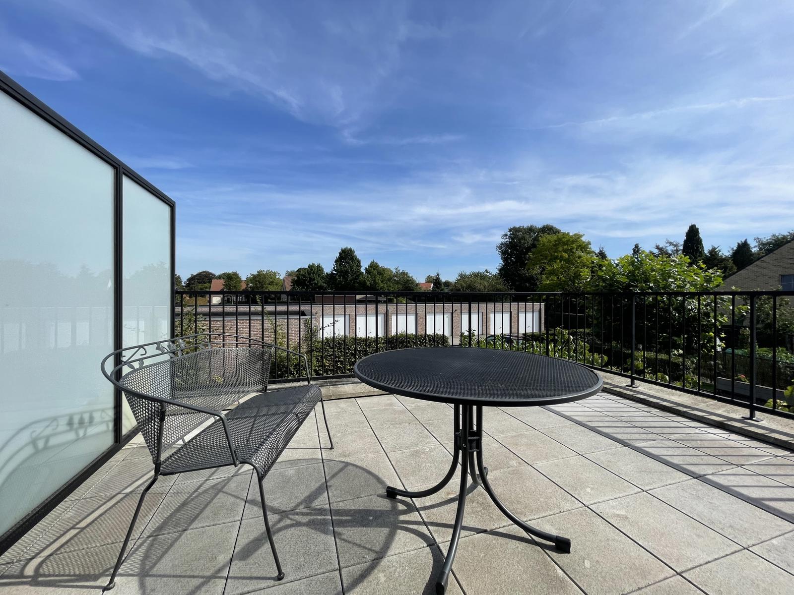 Appartement met 2 slaapkamers en ruim terras. - foto 5