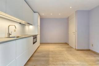 <p><span><strong>FOR SALE: Ground floor 1-bedroom apartment conveniently located in Runkst (Hasselt)</strong></span><br />Welcome to<span>this charming ground floor apartment conveniently located in the Torenstraat in Runkst, a quiet neighborhood just outside Hasselt's small ring road. The location offers the perfect combination of tranquility and accessibility: the city center, stores, schools, public transport and catering establishments are a short distance away. Thanks to the proximity of the railway station and major approach roads, there is a smooth connection to surrounding towns and cities.</span><br />On entering<span>the apartment you enter a spacious, bright living room. Furthermore, the apartment has a full bedroom, a bathroom with toilet and bathtub, as well as a cozy terrace.</span> There<span>is also a storage room in the basement.</span><br />Location<span><strong>:</strong></span><br />Located<span>in the Torenstraat in Runkst, a quiet residential area just outside the small ring. Everything is within walking or biking distance: downtown, train station, stores and schools. The location is also ideal for those who quickly want to get in or out of the city.</span><br />Division<span><strong>:</strong></span><br />Ground floor<span>: living room, bathroom with bathtub, bedroom, terrace<br />Trophies</span><span><strong>:</strong></span><br />-<span> Convenient location!</span><br />-<span> Nice terrace!</span><br />-<span> Spacious living room!</span><br />EPC<span><strong>C - Certificate number: 20251021-0003715338-RES-1<br />P-score</strong></span><span><strong>: A </strong></span><br />G-score<span><strong>: A<br />Not</strong></span><span><strong>located in a signal area, riparian zone or flood zone.</strong></span><br />Urban<span><strong>info: Residential - Building permit (with conditions) - No subpoena - No right of first refusal</strong></span></p>