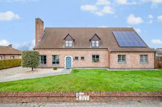 Prachtige villa met praktijk/kantoor op toplocatie in OpwijkBent u op zoek naar de perfecte combinatie van royaal wonen en professionele activiteit?...