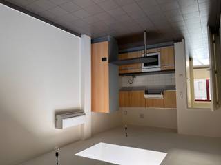 <p>Gerenoveerd en energiezuinig appartement van 60 m² met 1 slaapkamer en prachtig uitzicht aan de Leiekaai in Gent. Gelegen op de derde verdieping en op slechts 10 minuten fietsen van het centrum.</p><p>Indeling:<br />Lichte leefruimte met open keuken (voorzien van kookplaat, oven, dampkap, spoelbak en koelkast), een afzonderlijke slaapkamer, een badkamer met douche en lavabo, een aparte wc en een ruime handige berging met aansluiting voor wasmachine en droogkast.</p><p>Troeven:</p><p>EPC-label A dankzij vernieuwde isolatie en ventilatie</p><p>Duurzaam en comfortabel met warmtepomp, airco en zonnepanelen</p><p>Dubbele geluidswerende beglazing voor optimale rust</p><p>Eigen meters voor water en elektriciteit</p><p>Veiligheid en comfort met parlofoon, camerabewaking en een gemeenschappelijke fietsenstalling</p><p>Vlotte bereikbaarheid via de stadsring, R4 en E40 (oprit Drongen)</p><p>Uitstekende mobiliteit nabij bus, tram en belangrijke fietsroutes</p><p>Ideaal voor wie comfortabel, energiezuinig en centraal wil wonen in Gent. Domicilie is verplicht.</p><p>Een bezoek kan uitsluitend via onze website aangevraagd worden: https://www.vastgoeddevos.be/te-huur, klik het pand aan en klik vervolgens op "vraag hier uw bezoek aan".</p>