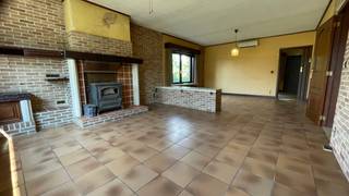 Rustig gelegen open bebouwing met veel potentieelOp zoek naar een woning die je volledig naar eigen smaak kunt inrichten?Dan is deze open bebouwing...