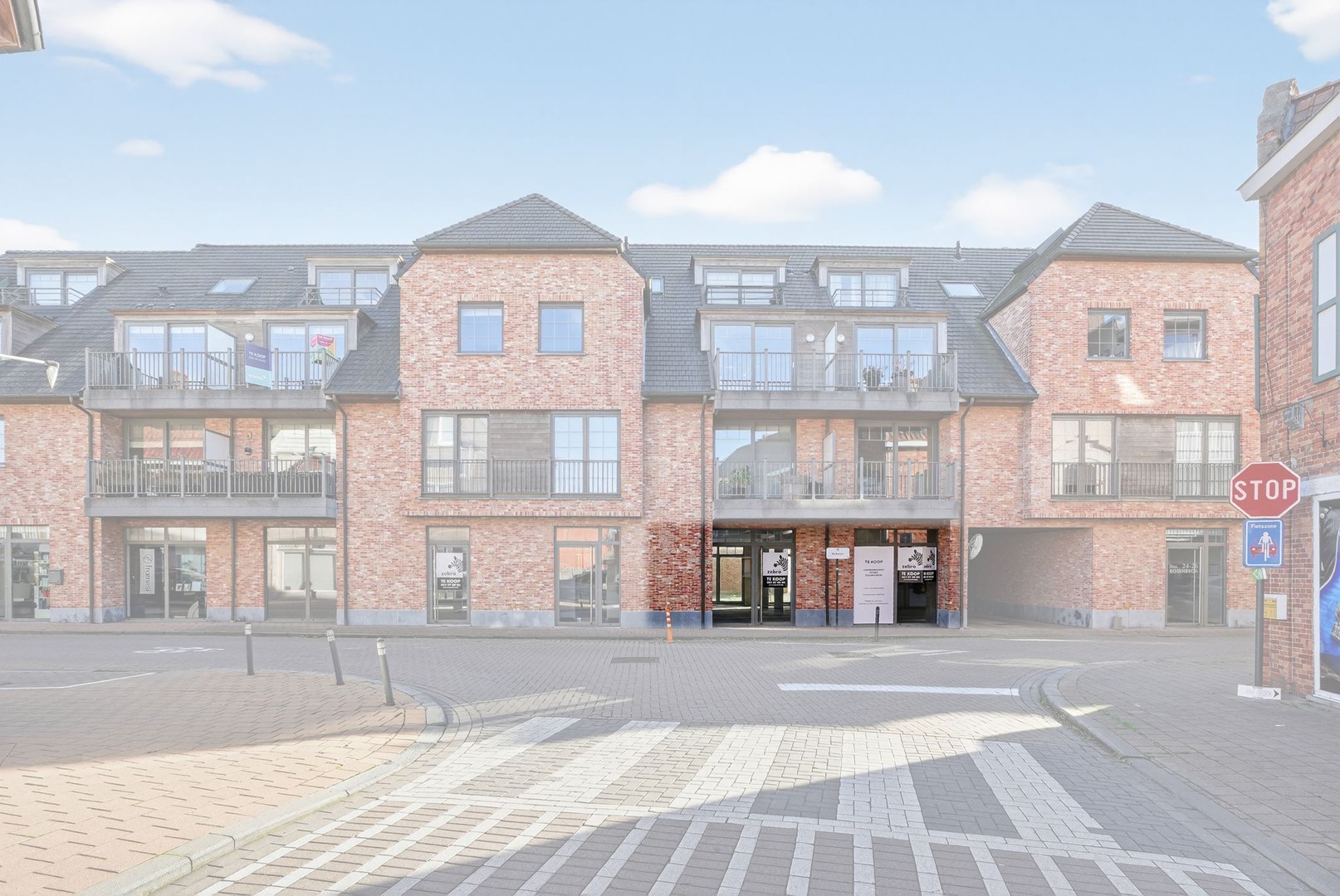 Casco handelsruimte met garage in het centrum van Oostrozebeke! - foto 2