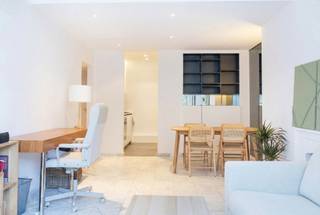 Op de prestigieuze Louizalaan ontdekt u een onverwachte oase van rust. Dit appartement van ±60 m², gelegen aan de achterzijde van een gebouw uit...