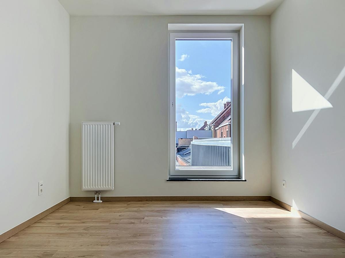 Appartement met 2 slaapkamers en 2 terrassen te Roeselare. - foto 5