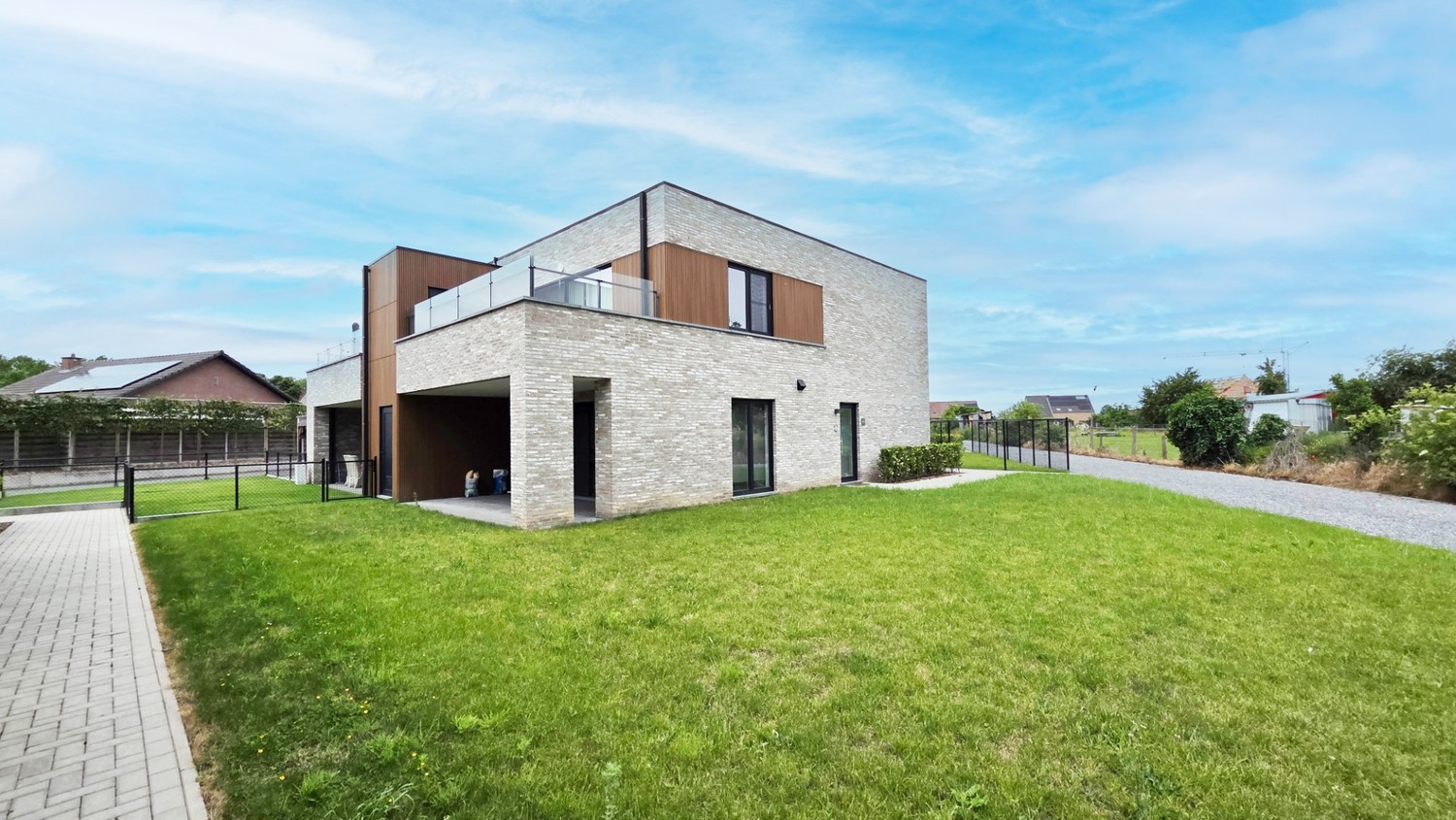 PERFECT AFGEWERKT, ENERGIEZUINIG (BEN), GELIJKVLOERS APPARTEMENT - foto 1