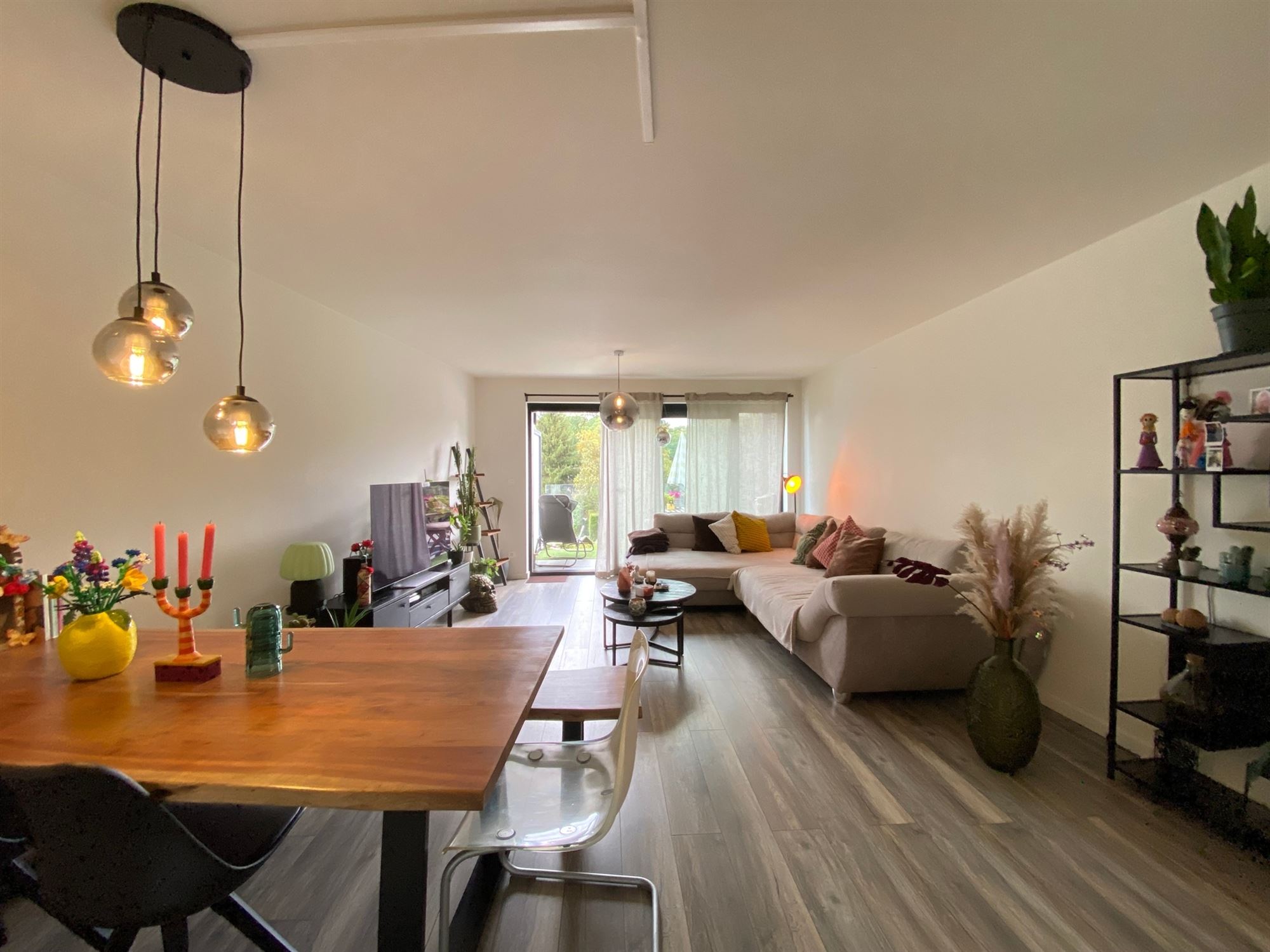 Duplex-appartement met 2 slaapkamers en autostaanplaats, centraal gelegen te Evergem - foto 4