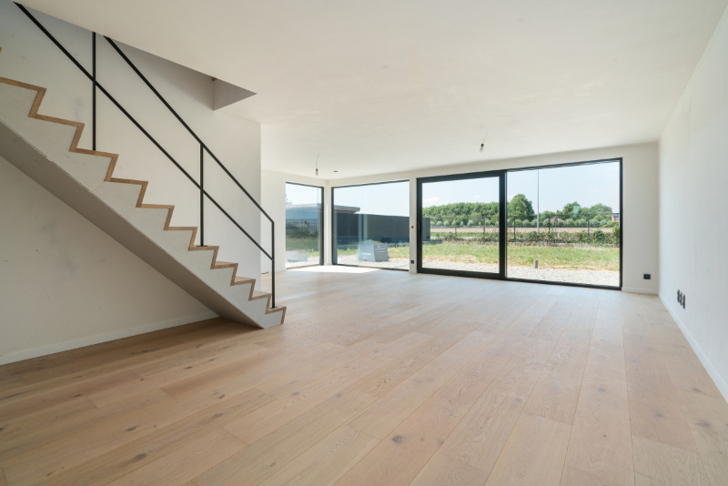 Exclusieve NIEUWBOUW DRIE-GEVELVILLA afgewerkt in duurzame materialen, 3-4 slaapkamers met dressingruimte, domotica en overal massieve eikparket. - foto 3