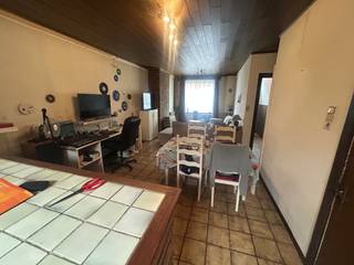 Te koop: karaktervolle woning met 4 slaapkamers in Menen.Met vier slaapkamers en een compacte tuin van 20 m² is dit een ideale gezinswoning. De deels...