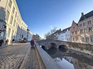 Wonen in het hart van historisch Brugge met het comfort van een luxueus appartement én de ruimte van een volwaardige woning?Dit uitzonderlijke...