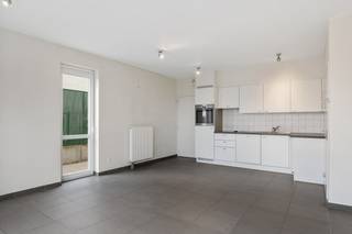 Appartement met één slaapkamer, gelegen te Erpe-Mere.Uitstekende verbinding, daar men op 2 min. gelegen is van de op-en afrit van de E40 en alle...