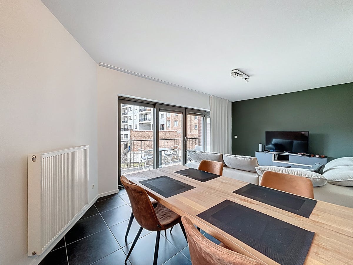 Laken - Ruim 2 slaapkamer appartement met parking - foto 4