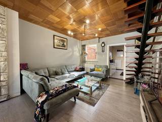 VANAFPRIJS 249.000 EURDeze compacte gezinswoning in Terhagen, vlakbij het prachtige natuurdomein De Schorre, biedt een ideale combinatie van comfort,...