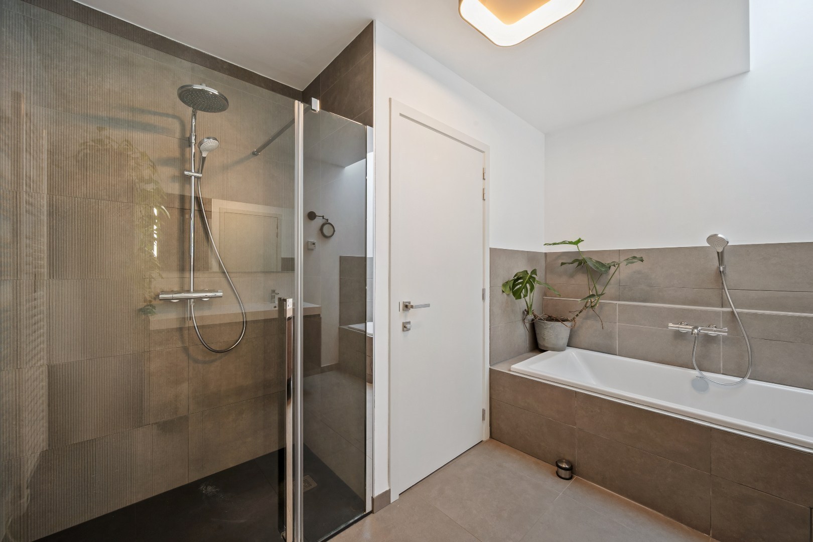Recente en energiezuinige woning met 3 slaapkamers, ruime garage en tuin. - foto 5