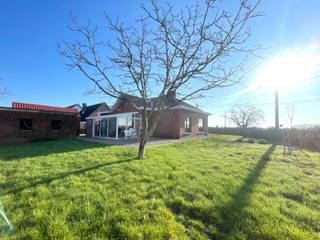 Zonnebeke - Luxe, licht en levenskwaliteit - instapklare gelijkvloerse woning te koop.Welkom in deze volledig gerenoveerde gelijkvloerse woning waar...