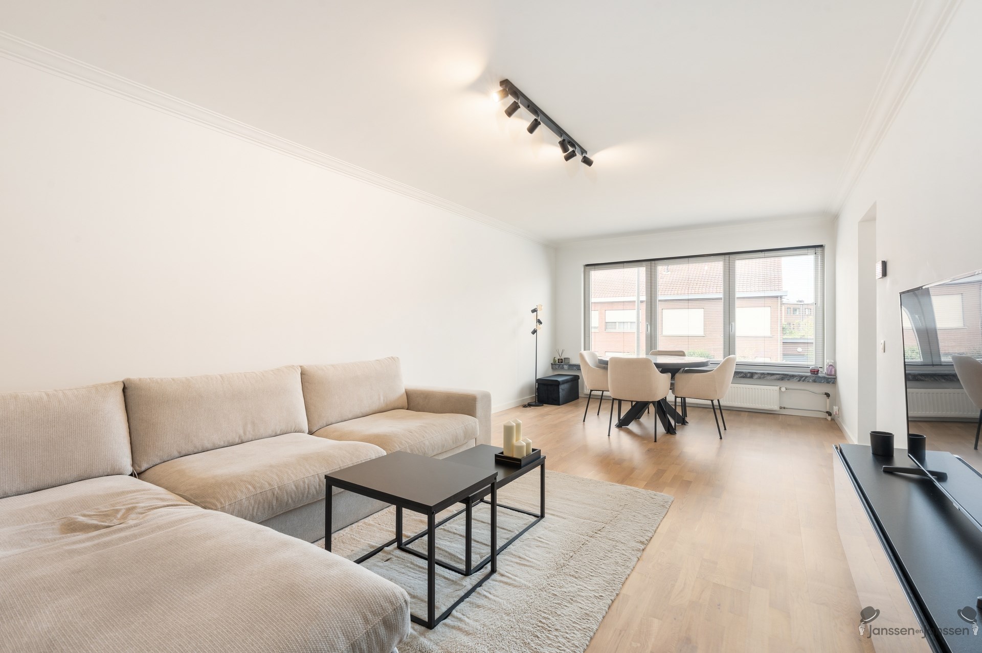 Prachtig energiezuinig appartement met 3 slaapkamers, zuidgerichte tuin, garage en staanplaats in Ekeren! - foto 2