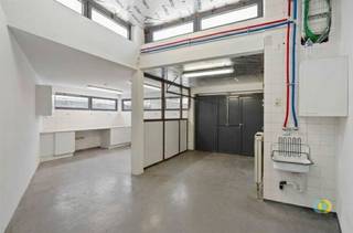 Peutie: multifunctionele ruimte momenteel ingericht als atelier, archief en receptiezaal. De ruimtes zijn zeer flexibel en kunnen, indien gewenst,...