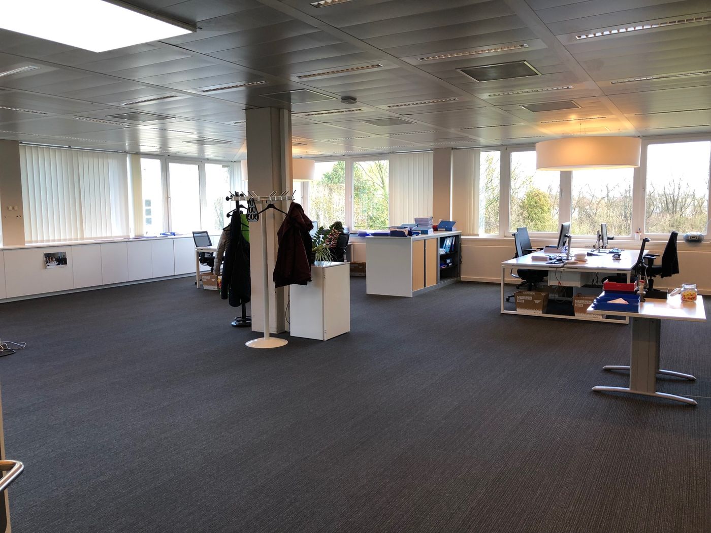 Bureau de 1.314 m² à côté de l'E40 - photo 3