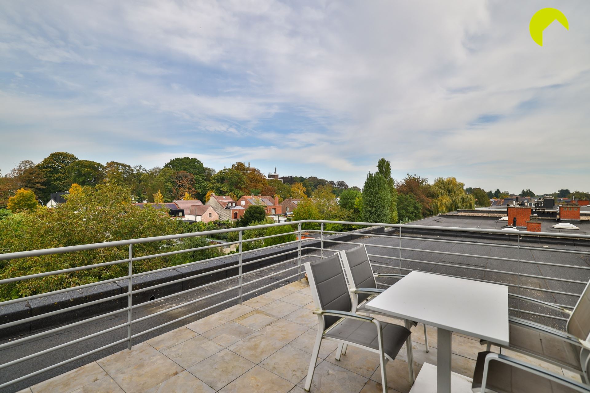 Lichtrijk dakappartement met ruim terras, kelder en Parking - foto 5