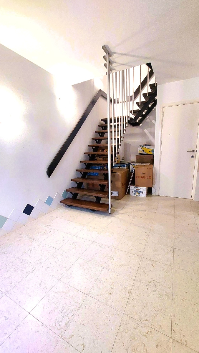 Ruime bel etage woning + zuid gerichte tuin + dubbele garage en 3 kamers - foto 2