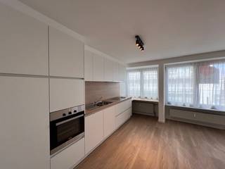 Dit gezellige appartement bevindt zich op de vierde verdieping van een kleinschalige residentie, op een uitstekende locatie in het centrum...