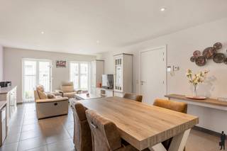 Ruim GLV app met tuin in Onze-Lieve-Vrouw-Waver.Op een centrale ligging in Onze-Lieve-Vrouw-Waver bevindt zich dit verzorgd gelijkvloers...