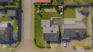 In Grembergen bevindt zich deze veelzijdige gezinswoning op een perceel van 457 m². Dankzij de uitermate rustige ligging en toch vlotte...