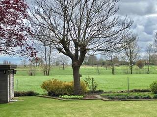 Moderne, instapklare woning, rustig gelegen met zuidgerichte tuin en prachtige vergezichten.Zoekt u hedendaags comfort in een woning met karakter?...