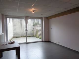 <p><span>Modern recent appartement, mooi gelegen in omgeving van stadspark, winkels, ringlaan : inkom, living met open ingerichte keuken, toilet, wasplaats, slaapkamer, badkamer met lavabo en douche, terras - algemene onkosten 20 €/maand + afrekening. Vrij op 01/09/2026 - EPC 250 kWh/m² uc 3381306 - Voor verdere info of bezoek, bel 056.21.58.00, of www.immo-lvb.be, naar pand gaan en via agenda de afspraak online inboeken.</span></p>