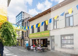  handelspand en woonst – toplocatie in hartje Sint-Niklaasruimte van ongeveer 115 M2boven woongelegenheid In het charmantste winkelstraatje van...