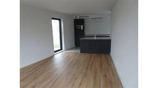 <p>Een mooi afgewerkt nieuwbouwappartement op de tweede verdieping bestaande uit een woonkamer, ingerichte keuken, 2 slaapkamers, badkamer, bergplaats/wasplaats, 2 terrassen, lift, carport. Het betreft een BEN appartement (zeer energiezuinig). Het appartement is voorzien van zonnepanelen. </p>