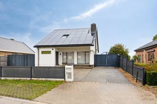 De perfecte balans tussen wonen en genieten in het groen!Thuiskomen in een oase van rust, omringd door weilanden en met de mooiste fiets-...