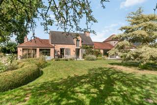 Gelegen in een rustige omgeving biedt deze hoeve een ideale combinatie van privacy en bereikbaarheid. Hier geniet u van de groene, landelijke...