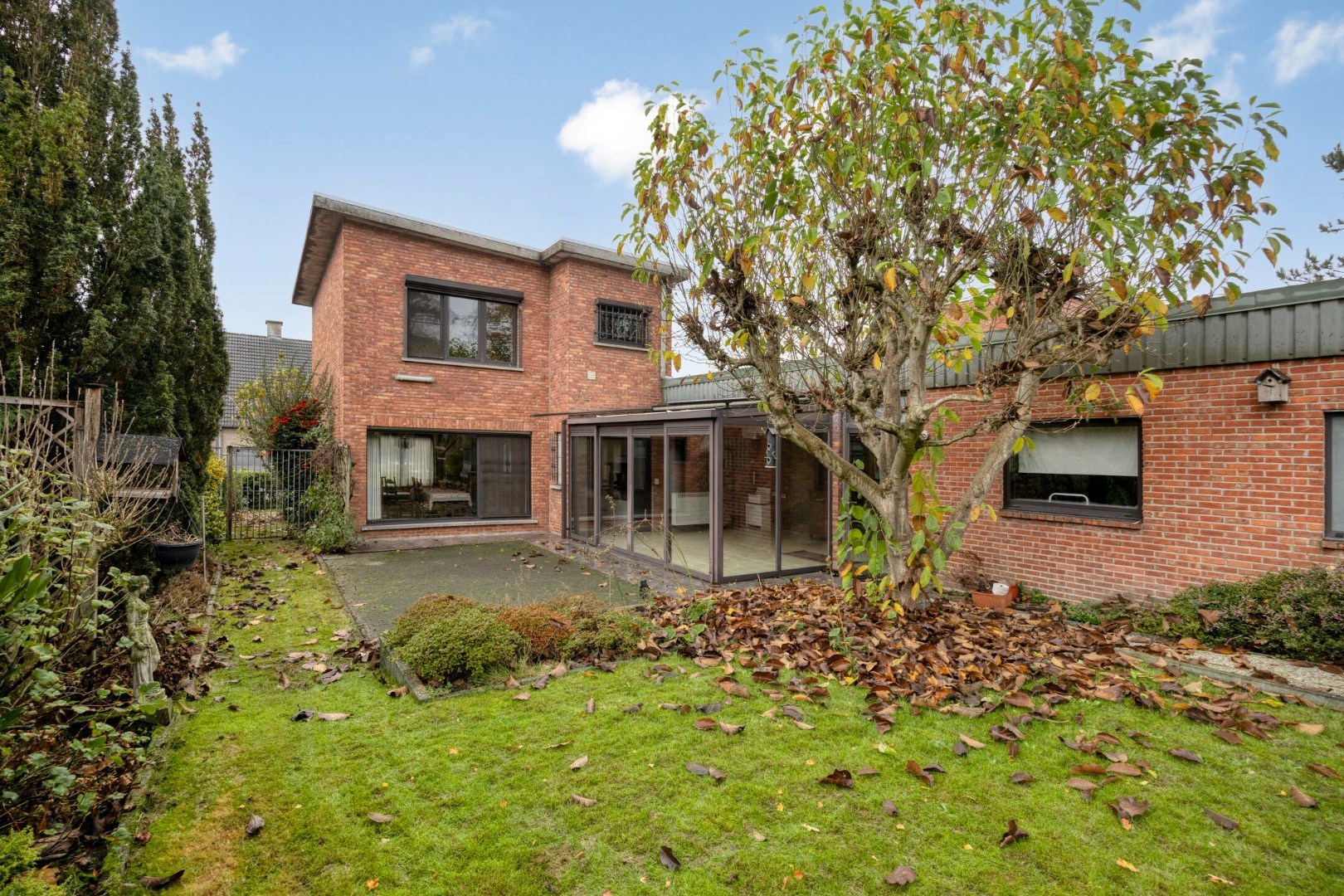 TOPPER! Ruime woning met 3 slpks, bureel, veranda en magazijn op grote grond. - foto 4