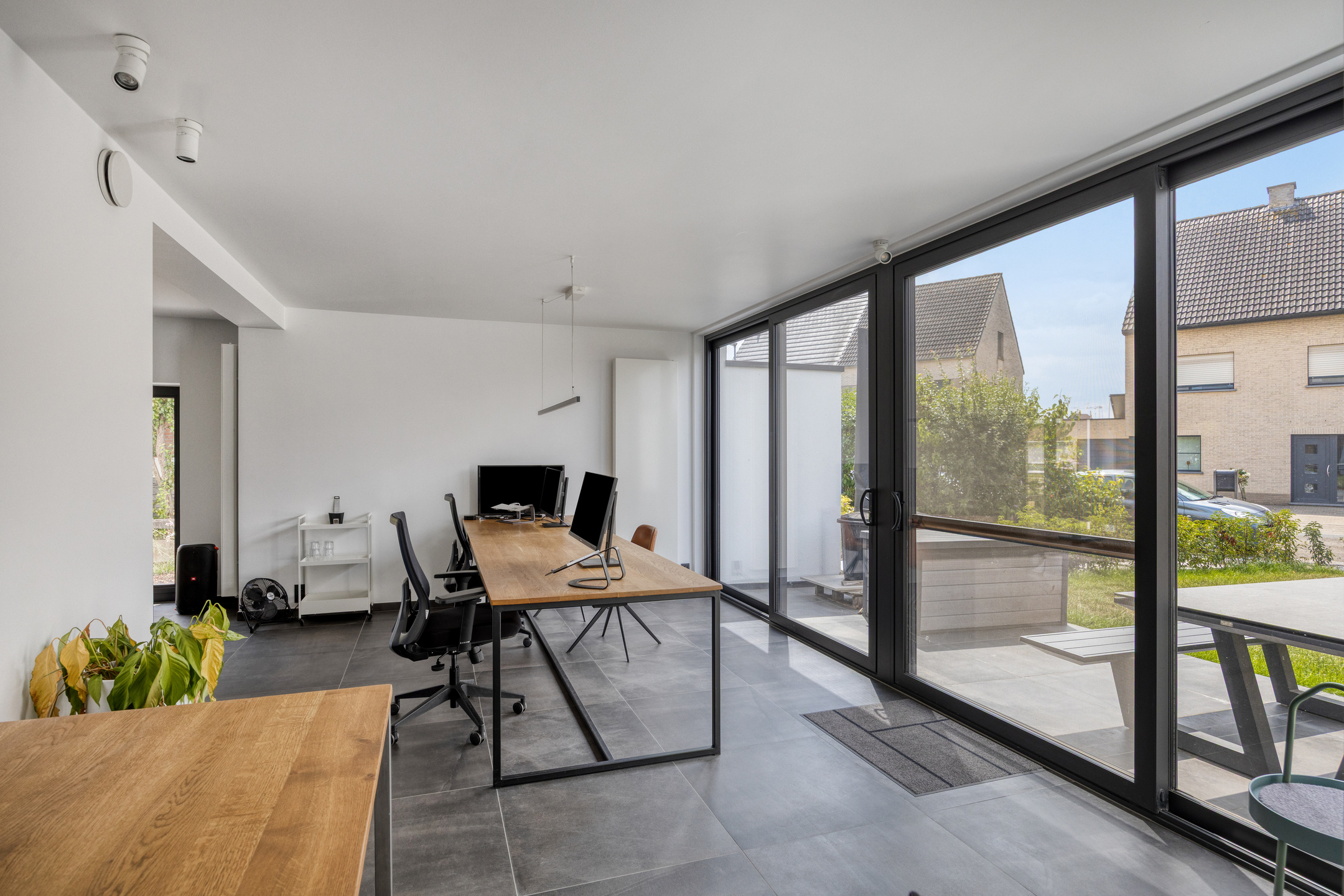 Moderne woning met unieke architectuur en praktijkruimte - foto 5