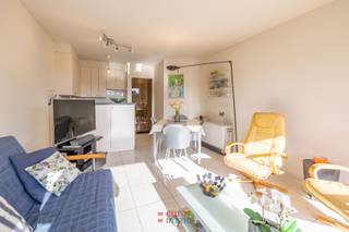 In de prestigieuze Residentie Casino, midden in de winkelstraat van Nieuwpoort-Bad, bevindt zich dit zuidgericht appartement met een...