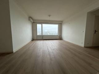 Licht 2-slaapkamerappartement met panoramisch zicht – Fruithoflaan, BerchemOp de 12de verdieping van een goed onderhouden residentie aan de geliefde...