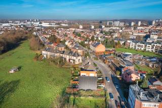 <span><strong>Berchem-Sainte-Agathe</strong></span>, in a leafy residential area close to all amenities: transport links, schools, etc. This magnificent building plot with a surface area of ± 2 a 45 ca (245m²) is partially located within the perimeter of the L78 subdivision plan: area reserved for residential development. <br />At the rear of the plot, the green zone offers magnificent views of the countryside. A rare development opportunity! Documents and information on request.