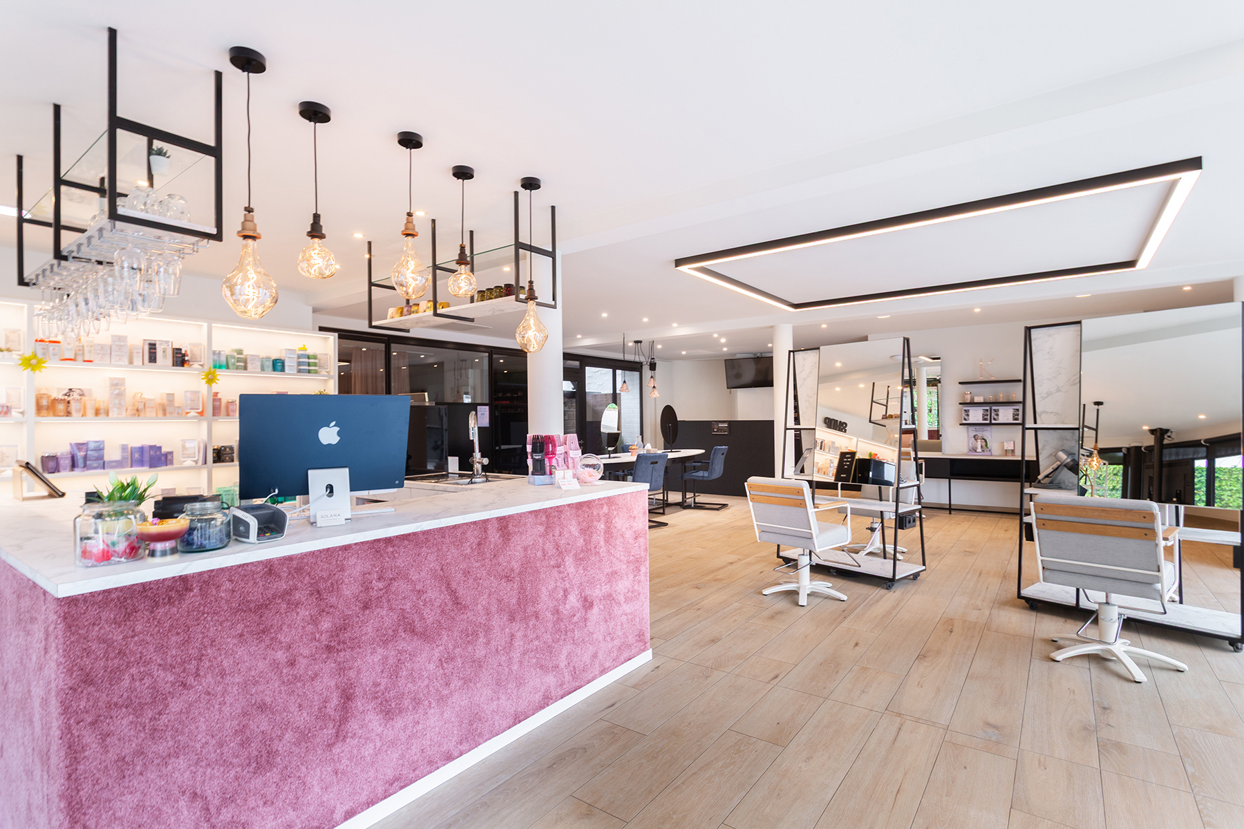 Modern gebouw met handel gelijkvloers en duplex-appartement. - foto 2