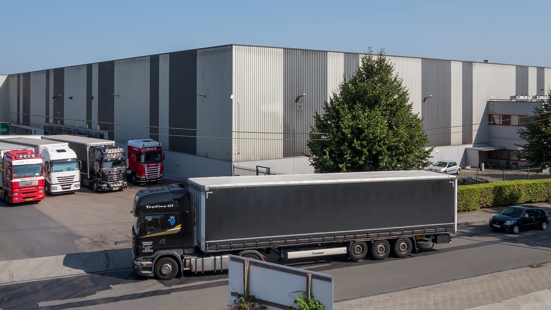 Logistiek gebouw uitgerust als farmaceutisch magazijn - foto 3