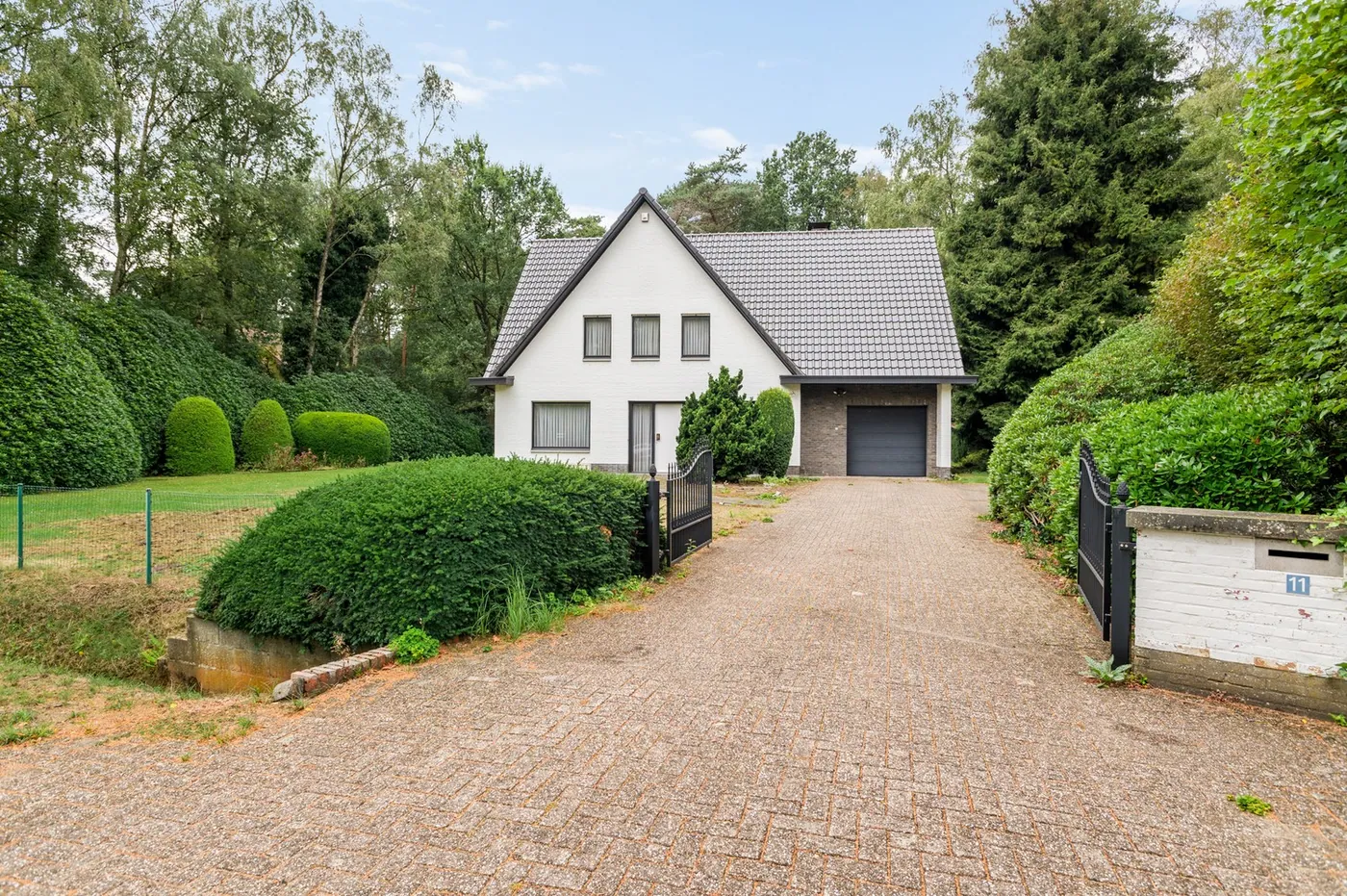 Ruime woning met 4 slaapkamers op een riant perceel te Schoten! - foto 2