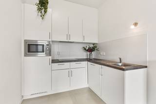 Te koop: modern service-appartement in een rustige villawijk van Koksijde, op korte afstand van zee en duinen.Dit recente serviceflat (bouwjaar 2016)...