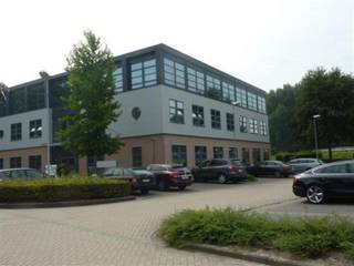 Mooie kantoren van 435m² te huur in Mechelen-Noord, gelegen nabij E19 en dus met een goede bereikbaarheid vanuit Antwerpen en Brussel...