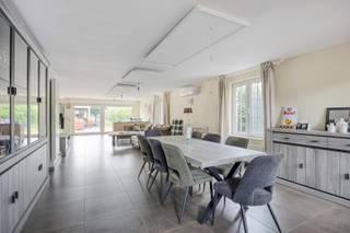 Deze instapklare gezinswoning combineert energiezuinig comfort met een rustige, groene ligging. Ondanks de landelijke sfeer bevinden...