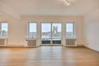 Appartement gelegen in de Reisidentie Quatre Mars beschikt over 2 slaapkamers, kelder en garage.Huur/maand: €700.00Maandelijkse kosten: €75.00