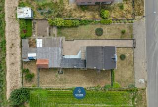 CHARMANTE WONING OP EEN GUNSTIGE LOCATIE TE SMEERMAAS-LANAKEN ! <br /><br />We vinden deze open bebouwing met een bewoonbare oppervlakte van 130 m² terug op een perceel van 8a 80ca in Smeermaas-Lanaken. <br /><br />Voor meer informatie, neem zeker een kijkje op onze website via de volgende link:<br />https://www.sterkvastgoedmakelaars.be/detail/te-koop-woning-lanaken/7616447?dosearch=True&flowstatus=ForSale,ForSaleReserved,ForSaleWithBid,ToCompleteForSale,SoldUnderReserve,Sold&pageindex=1&pagesize=12&searchpage=ForSale&sortdirection=DESC&sortfield=pub_flowstatus&transactiontype=Sale