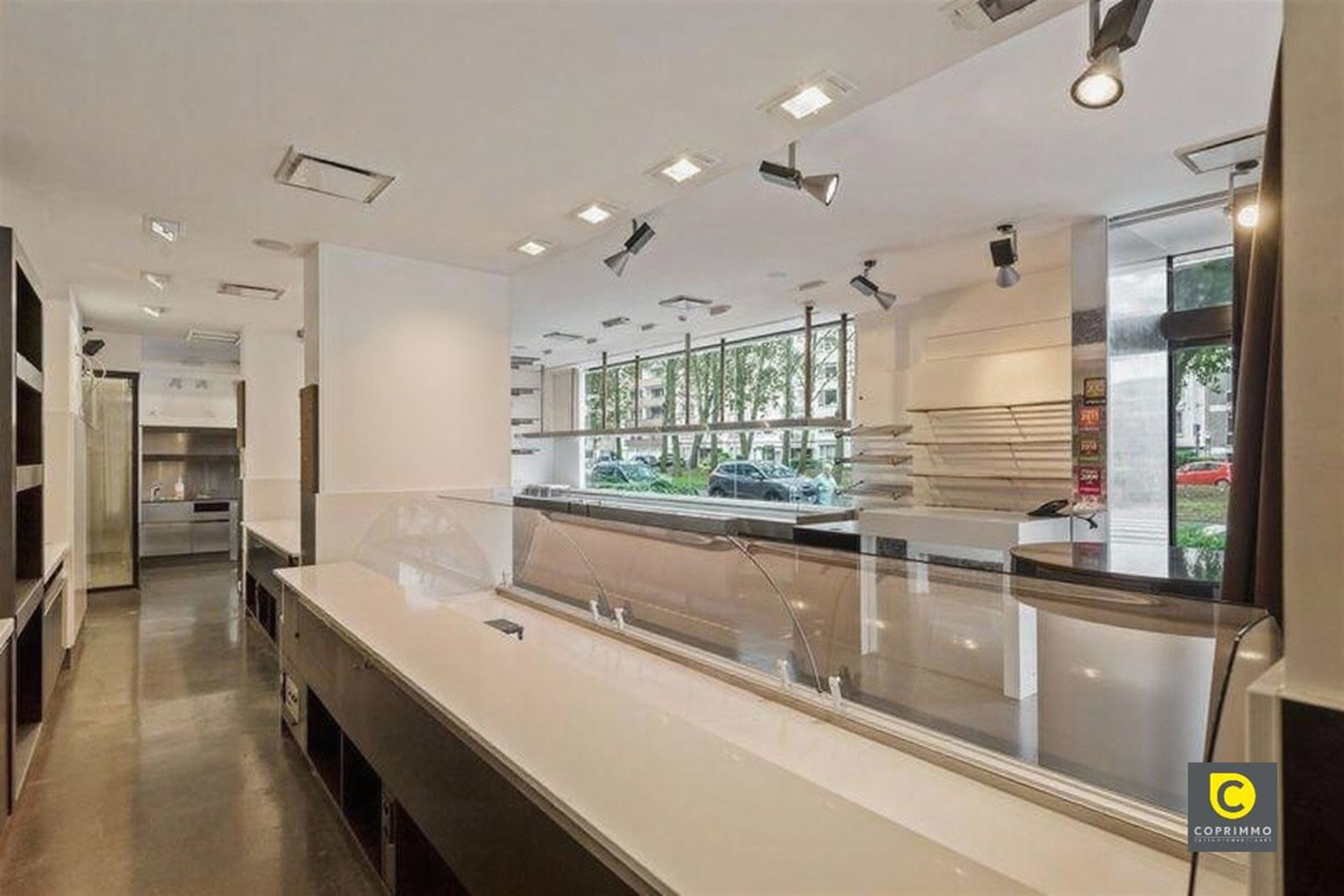 Ruim handelspand + P op zeer commerciële locatie! - foto 5