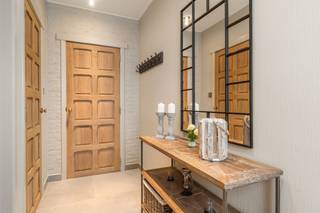 [[ DIT PAND NEEMT DEEL AAN DE ERA OPEN HUIZEN DAG OP 19/9 VAN 11:00 TOT 12:00 ]]
<strong>Ruime woning in Wielsbeke te koop met 4 slaapkamers</strong>.<br /><br />Deze karaktervolle woning gebouwd in de 19e eeuw langs de Rijksweg in Wielsbeke combineert ruimte, bereikbaarheid en hedendaags wooncomfort. De benedenverdieping werd reeds gerenoveerd, waardoor je meteen kan genieten van een aangename leefruimte en keuken. Dankzij het EPC-label D geldt er geen renovatieverplichting, wat extra gemoedsrust biedt voor wie een huis wil kopen zonder onmiddellijke ingrijpende werken. Bovendien zorgen de 20 zonnepanelen uit 2019 voor een energiezuiniger verbruik. De ligging nabij invalswegen en de woonkern maakt deze woning extra interessant voor gezinnen of wie vlot bereikbaar wil wonen.<br /><br />Belangrijkste ruimtes:<br />• Inkomhal met toegang tot het bureel en de woning<br />• Ruime living met veel mogelijkheden voor een gezellige zithoek en eetplaats<br />• Praktische geïnstalleerde keuken<br />• Bijkeuken en berging voor extra opslagruimte<br />• Bureel geschikt voor thuiswerk of hobbyruimte<br />• Badkamer met functionele indeling<br />• 3 slaapkamers + 1 kinderkamer<br />• Terras om buiten te genieten<br />• Garage en makkelijke staanplaatsen voor de woning<br />• Ruime zolder met vaste trap<br />• Afgesloten met poort voor privacy<br /><br /><strong>U heeft de mogelijkheid om de naastliggende grond bij de woning aan te kopen. Dit is een apart stuk bouwgrond voor een open bebouwing zonder bouwverplichting.</strong><br /><br />Troeven:<br />• Geen renovatieverplichting dankzij EPC-label D<br />• Ruime woning waarvan de benedenverdieping reeds gerenoveerd werd<br />• Uitgerust met 20 zonnepanelen geplaatst in 2019<br /><br />Neem vandaag nog contact op voor een bezoek aan deze ruime woning in Wielsbeke.<br /><br />JOUW DROOMHUIS. ZO GEVONDEN!