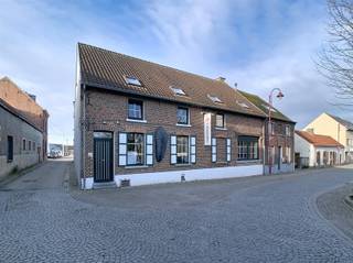 CO IMMO VERKOOPT GEMENGD GEBOUW IN CENTRUM STEENOKKERZEEL! Welkom in het hart van Steenokkerzeel, een gebouw voor gemengd gebruik dat momenteel...