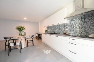 Landbergh bezoekmoment: kom langs op donderdag 3 juli tussen 17u en 19u. (zonder afspraak)Dit ruim appartement met een bewoonbare oppervlakte van ca...